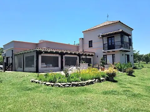 Casa 5 ambientes con 3 baños