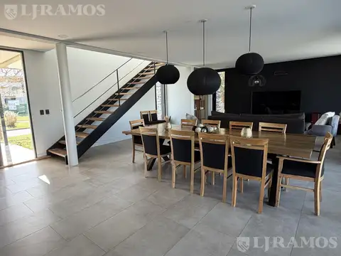 Casa 5 ambientes con 2 baños