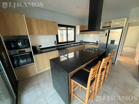 Casa en Venta en Puertos - Barrio Ceibos, USD 575.000
