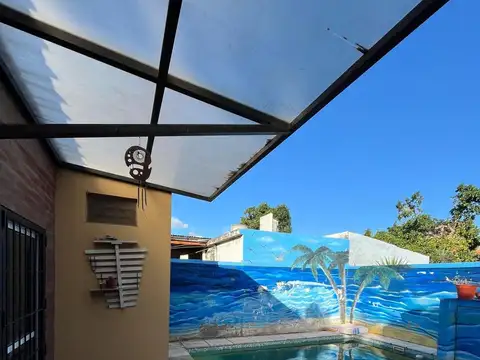 Casa con pileta y quincho Santoto