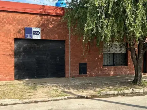 Casa en  VENTA de 3 ambientes con local comercial