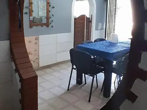 Casa en  VENTA de 3 ambientes con local comercial