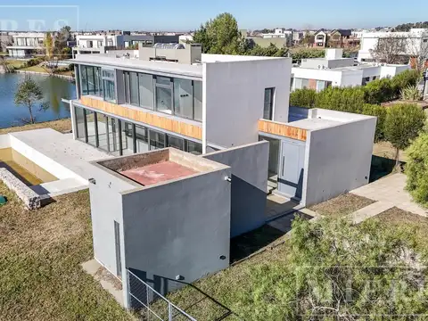 Casa en venta sobre lote a la laguna Barrio Norte El Canton, Escobar