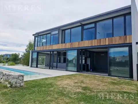 Casa en venta sobre lote a la laguna El Canton Barrio Norte