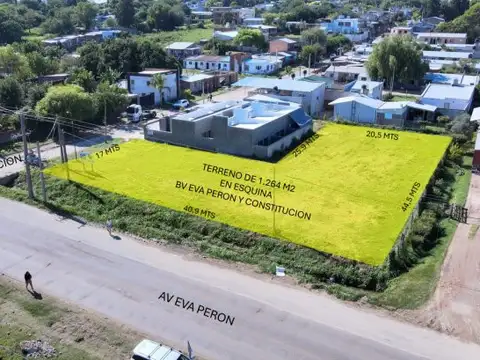 Excelente terreno en esquina, aptitud desarrollo comercial. Eva Peron y Constitucion