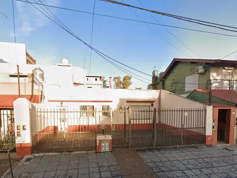 Venta de casa terreno propio zona Htal Italiano