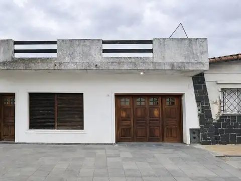 Venta: Casa 4 amb Lanús Oeste, parque y cochera