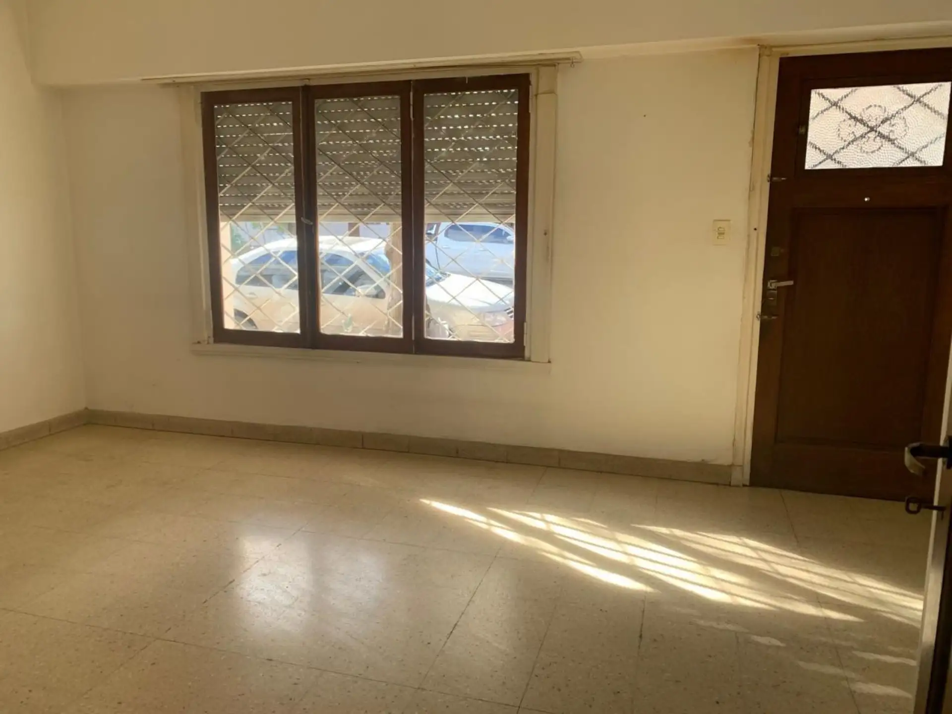 Casa en PH al frente en Alquiler zona San Jose