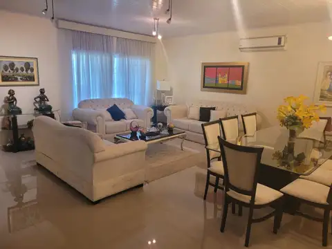 Casa 5 ambientes con 5 baños