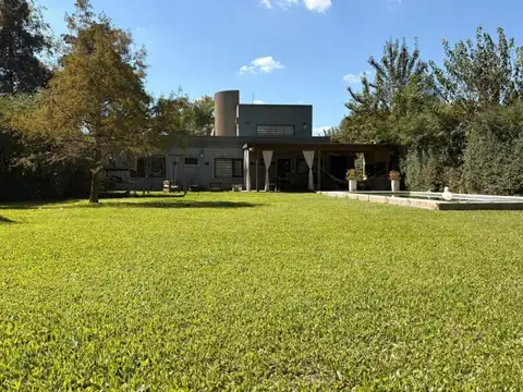 Casa en Venta en Barrio Parque Exaltación. 3 dormitorios. 1050 Mt Parque. Apto Crédito
