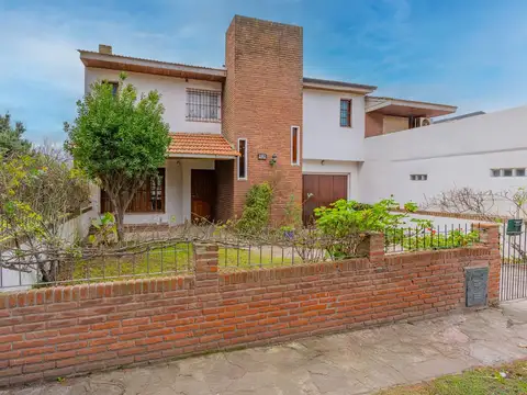 Chalet en el barrio Punta Mogotes.