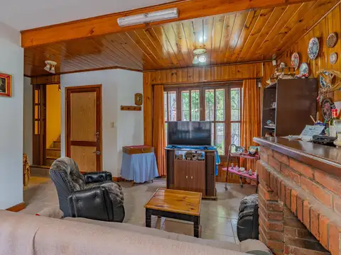 Casa 4 ambientes con 2 baños