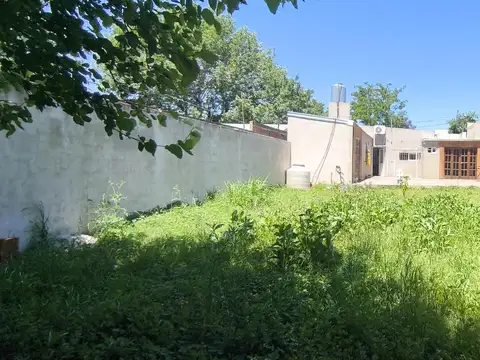 Casa en venta, 3 dormitorios, garaje, parque. Los Hornos, La Plata