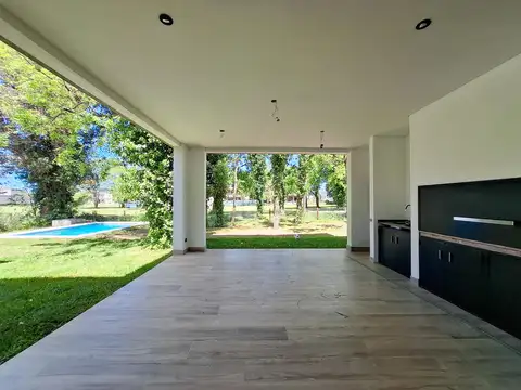 Casa 5 ambientes con 3 baños