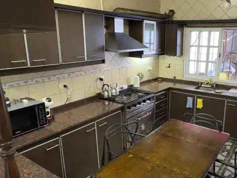 Triplex 4 ambientes con patio y cochera VILLA CELINA