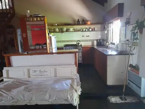 Casa 4 ambientes con 2 baños