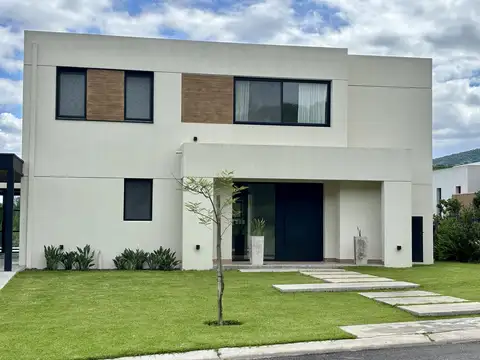 Casa en Venta en San Lorenzo, USD 680.000