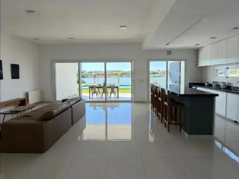 Casa 4 ambientes con 3 baños