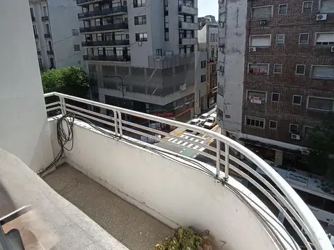 Departamento 3 ambientes con balcón