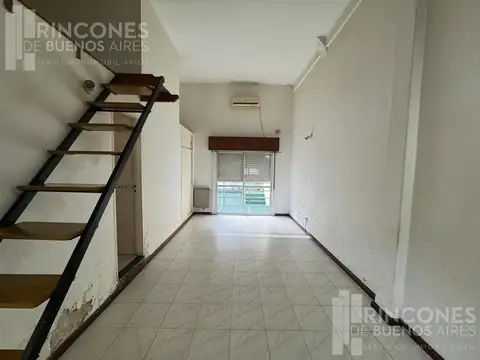 OPORTUNIDAD, Monoambiente con entrepiso y balcón !!!