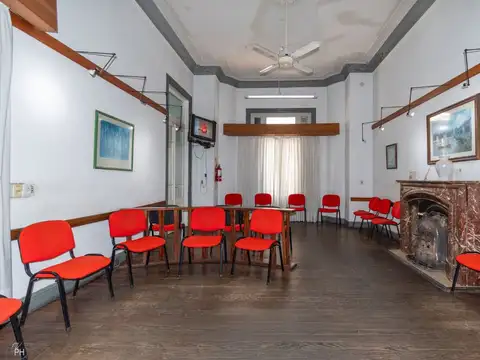 Casa 11 ambientes con 2 baños