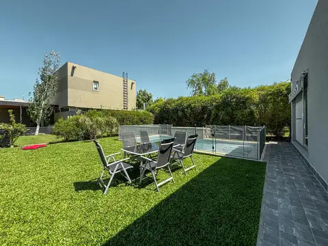 Casa 6 ambientes con 3 baños