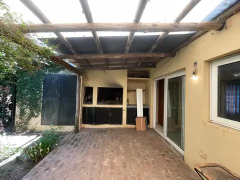 Casa 4 ambientes con 1 baño