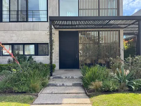 Casa en Alquiler Temporal en Santa Rita, USD 4.200