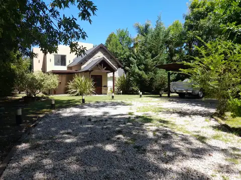 Casa 5 ambientes con 2 baños