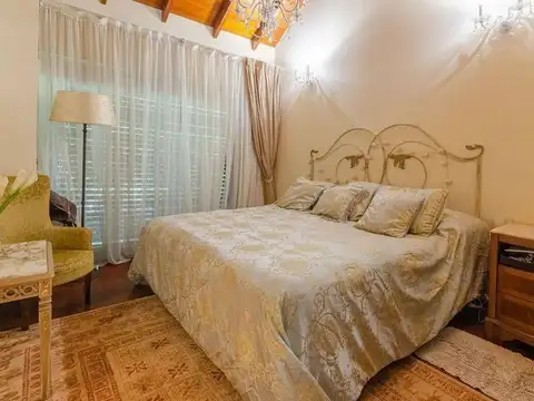 Casa 6 ambientes con 4 baños