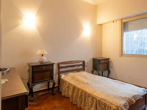 Casa 8 ambientes con 2 baños