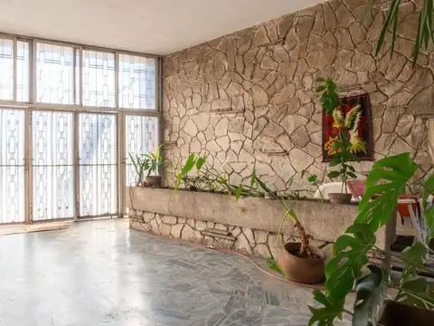 VENTA DE IMPORTANTE CASA EN CALLE MENDOZA 5600