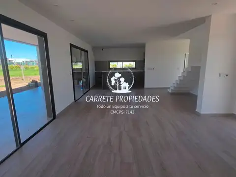 Casa en Venta con 2 cocheras