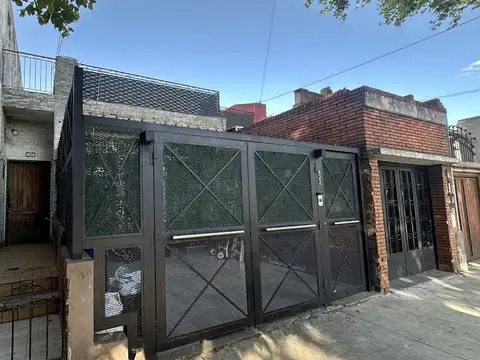 Departamento tipo casa en venta en Floresta