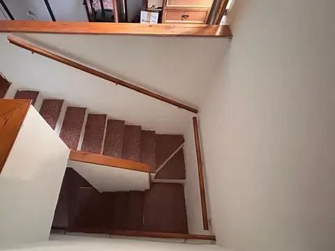 Casa 8 ambientes con 4 baños