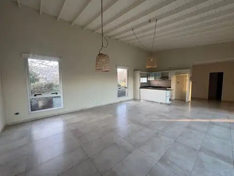 Casa 4 ambientes en venta Fincas de Hudson cochera