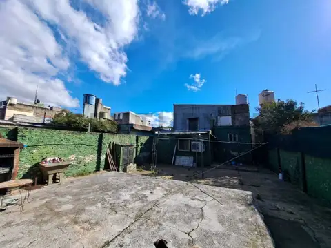 LOTE EN VENTA EN CRUCECITA-AVELLANEDA CON EDIFICACION A RECICLAR