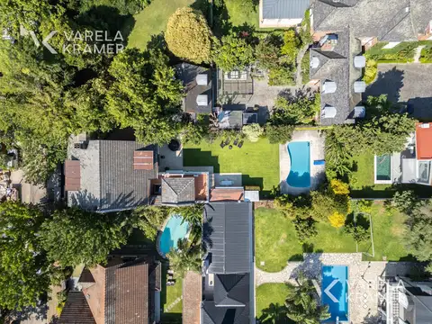 Casa 7 ambientes con 4 baños