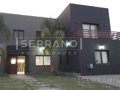 Casa 6 ambientes con 4 baños