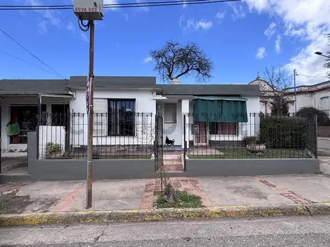 CASA + 2 DEPARTAMENTOS + LOCAL | EXCELENTE UBICACIÓN | IDEAL INVERSIÓN