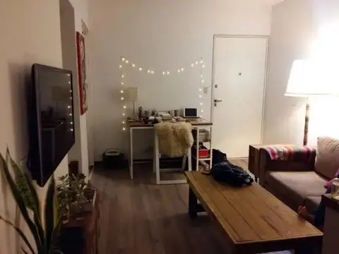 IMPECABLE MONOAMBIENTE,CON BALCON, COCINA Y LAVADERO INDEPENDIENTE, A 3 C EST. TREN ACASSUSO !!!