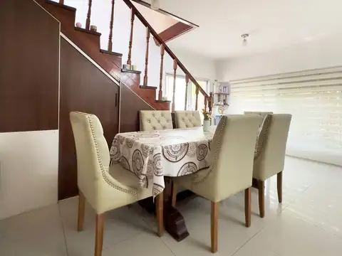 Casa en Venta con 3 cocheras