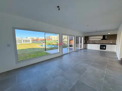 Casa 5 ambientes con 3 baños