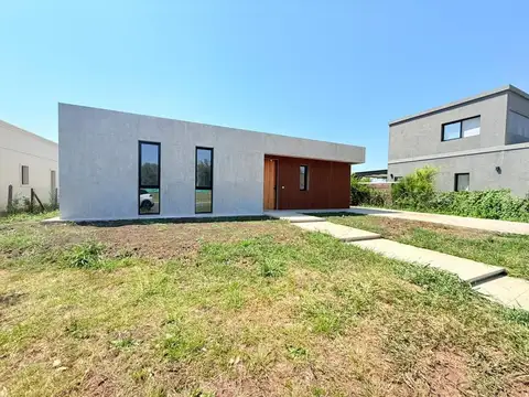 CASA VENTA 4 AMBIENTES PILAR DEL ESTE-FINANCIA