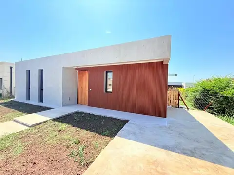 VENTA CASA PILAR DEL ESTE 4 AMBIENTES-FINANCIA
