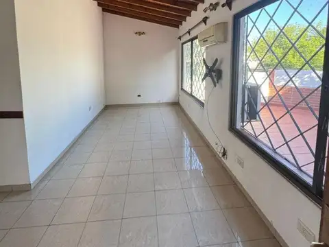 Depto Tipo Casa en Alquiler de 4 ambientes