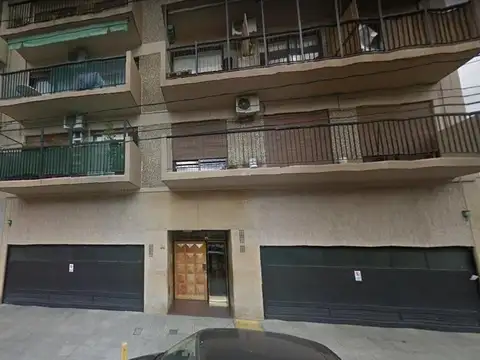 *DEPTO. 3 AMB. AL FRENTE CON BALCÓN Y LAVADERO
