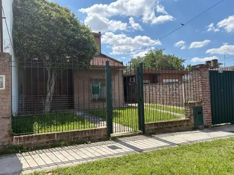 Venta casa lote propio 5 amb Isidro Casanova