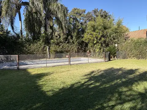Casa 6 ambientes con 2 baños