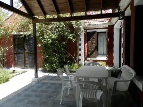 Casa en Alquiler con 2 cocheras